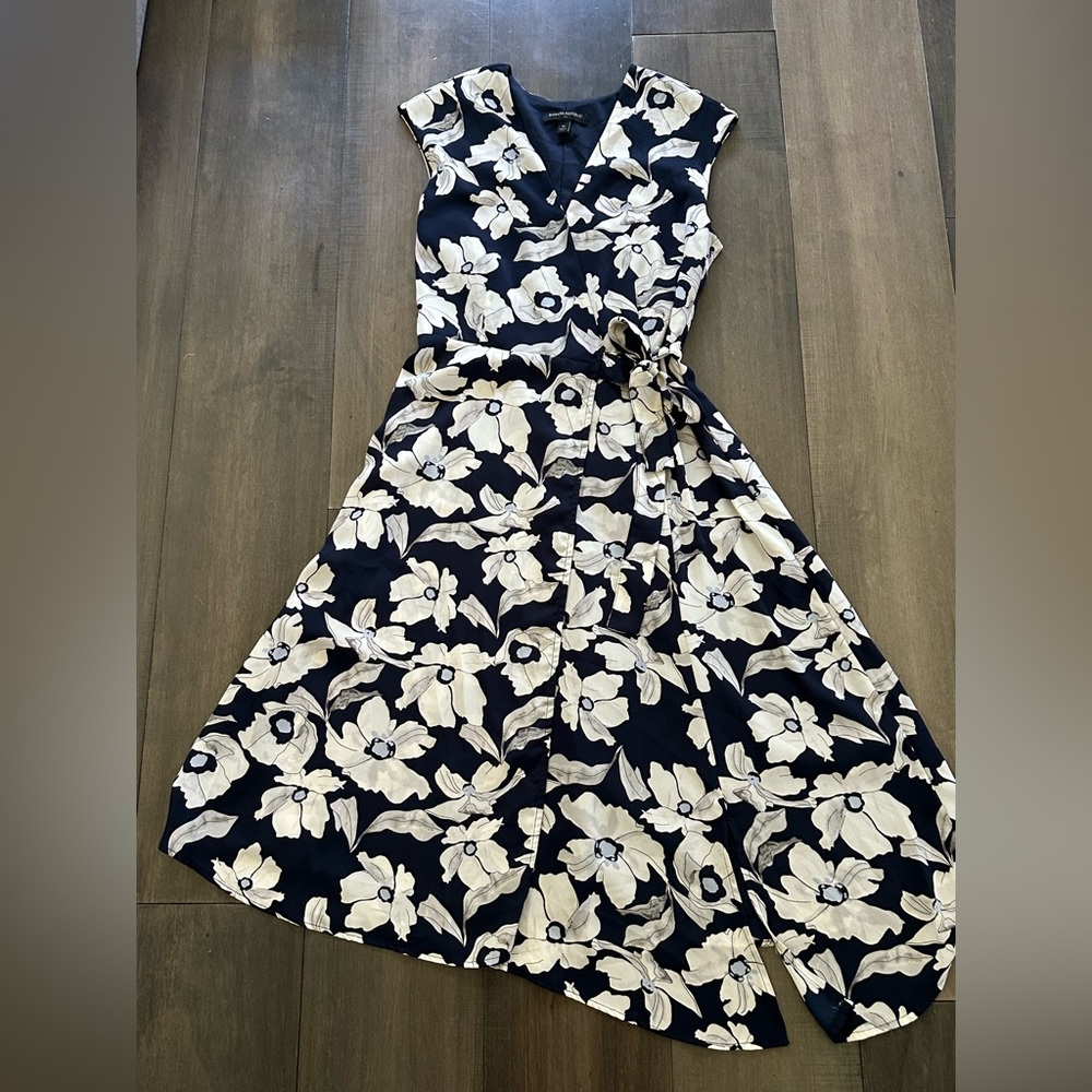 Banana Republic Navy & White Floral Wrap Dress - Women size 0